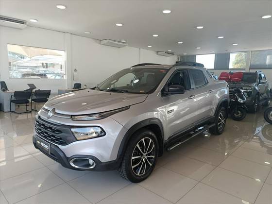 FIAT TORO 2.0 16V TURBO DIESEL ULTRA 4WD AT9 FIAT TORO 2.0 16V TURBO DIESEL ULTRA 4WD AT9